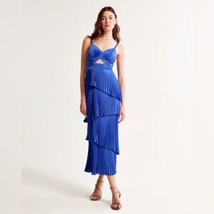 Abercrombie & Fitch Tiered Pleated Dress with Peekaboo Detail in Blue